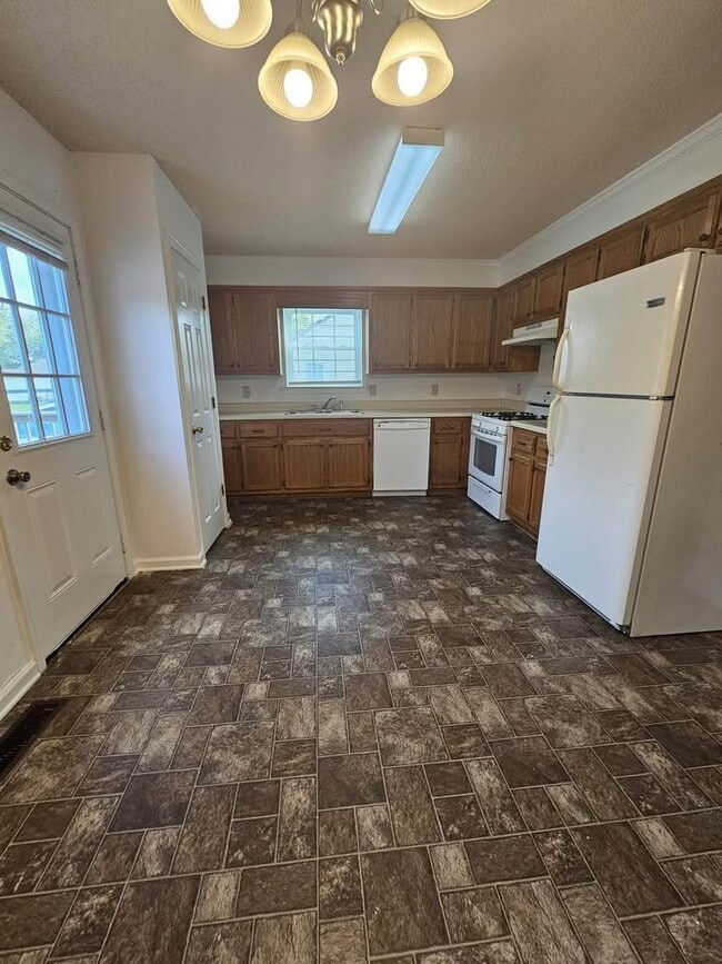 property at 1528 Richmond Rd