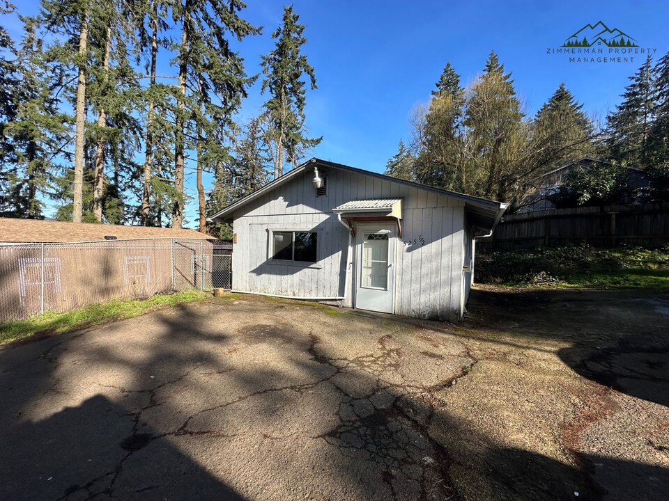 525-525 71st St-Unit -525 1/2 in Springfield, OR - Building Photo