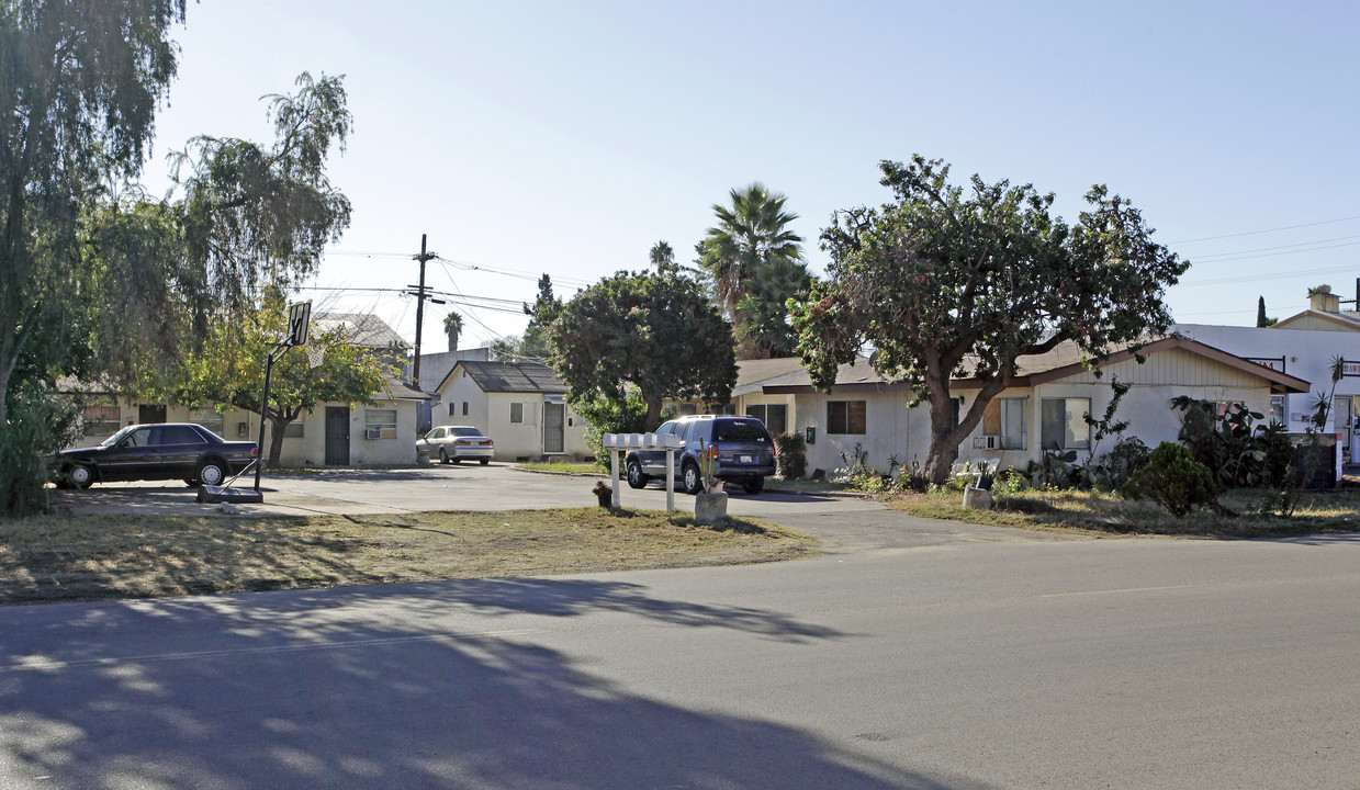 619-627 W 5th Ave in Escondido, CA - Building Photo