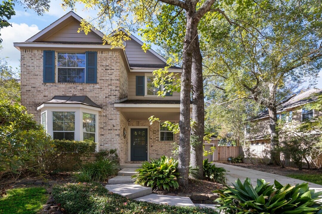 15 N Flickering Sun Cir in The Woodlands, TX - Building Photo