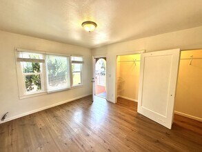 2648 E 27th St in Oakland, CA - Building Photo - Building Photo