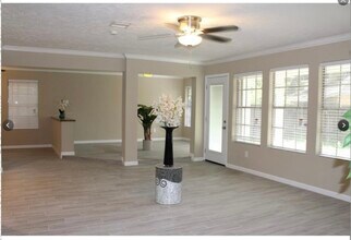 12631 Texas Army Trail in Cypress, TX - Foto de edificio - Building Photo