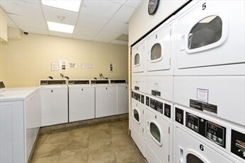 12 Stoneholm St, Unit 332 in Boston, MA - Foto de edificio - Building Photo