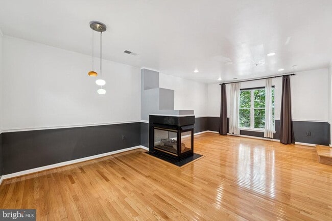 1541 Northern Neck Dr in Vienna, VA - Building Photo - Building Photo