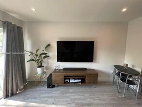 7801 NE 4th Ct in Miami, FL - Foto de edificio - Building Photo