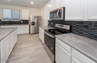 7251 N 125th Dr in Glendale, AZ - Building Photo - Building Photo