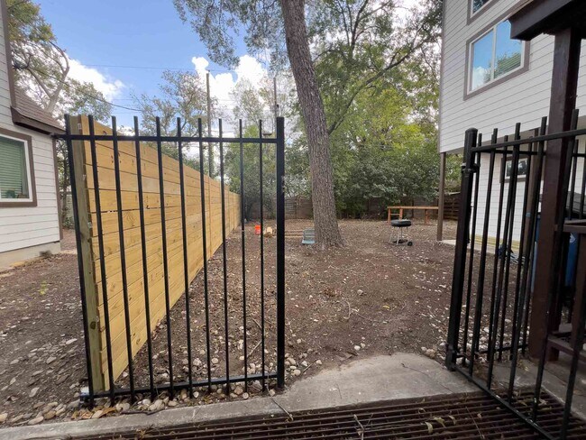 4607 Avenue B, Unit A in Austin, TX - Building Photo - Building Photo