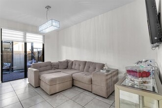 11413 SW 252nd St in Homestead, FL - Foto de edificio - Building Photo