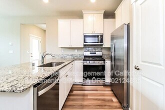 4062 Southampton St in West Sacramento, CA - Building Photo - Building Photo