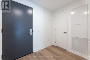 86 Dundas St W in Mississauga, ON - Building Photo