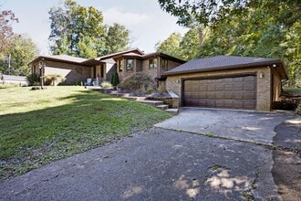 306 Forest Trce in Radcliff, KY - Building Photo - Building Photo