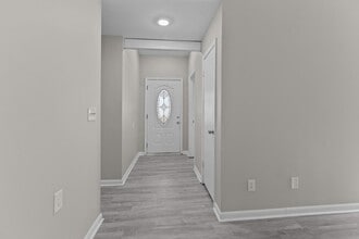 1042 Mainstreet Lake Dr in Stone Mountain, GA - Building Photo - Building Photo