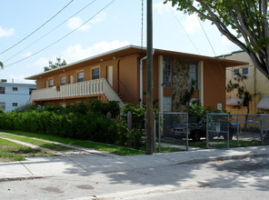 1015 SW 4th St in Miami, FL - Building Photo - Building Photo