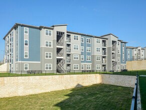 The Terrace at Walnut Creek in Austin, TX - Building Photo - Building Photo