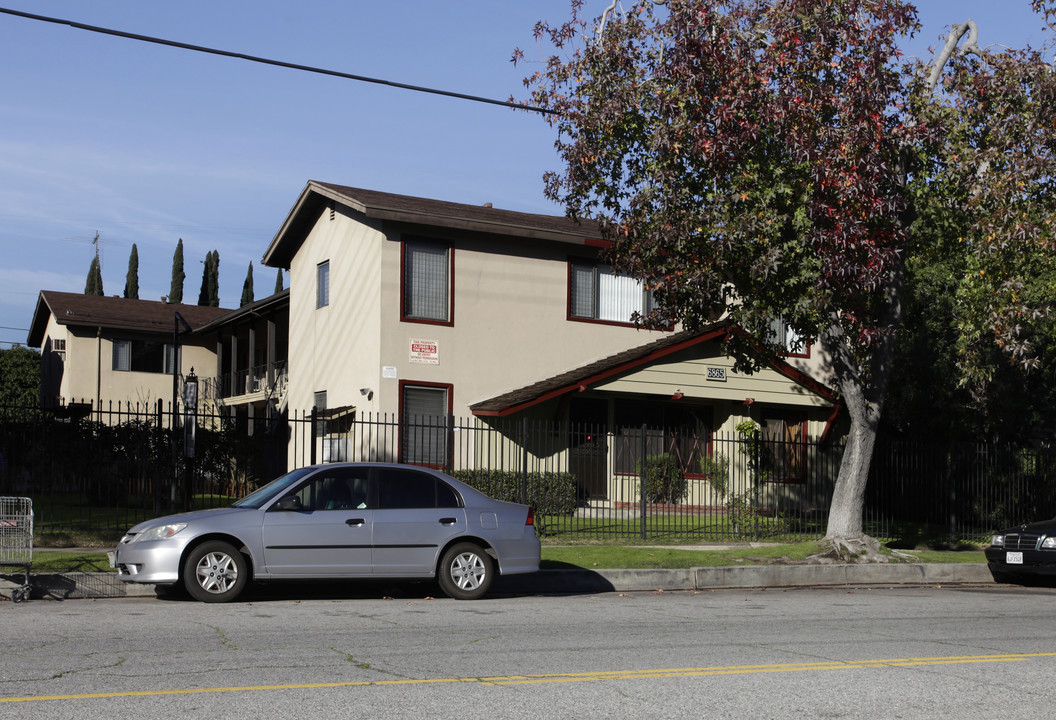 6865 Fulton Ave in North Hollywood, CA - Building Photo