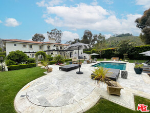 23255 Mariposa De Oro St in Malibu, CA - Building Photo - Building Photo