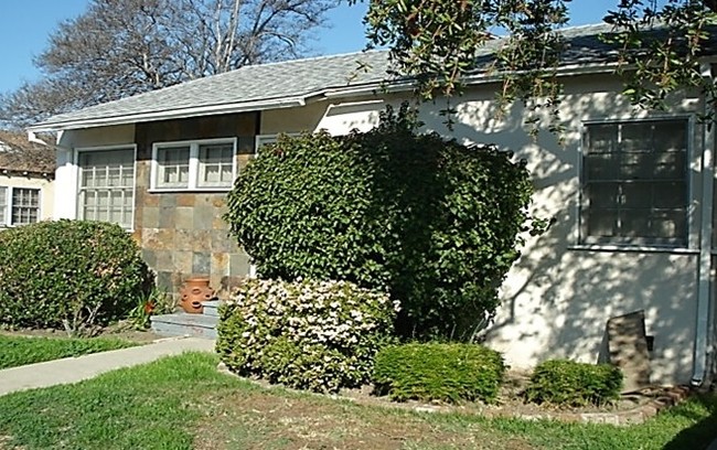 11661 Magnolia Blvd in North Hollywood, CA - Building Photo - Building Photo