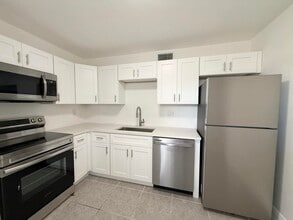 906 Foresteria Dr in West Palm Beach, FL - Building Photo - Building Photo