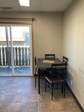 643 Kennedy Dr, Unit 1 in Grand Island, NE - Foto de edificio - Building Photo