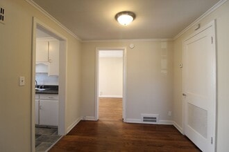 319 E 27th Ave in North Kansas City, MO - Building Photo - Building Photo