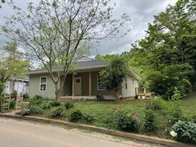 123 Edwards Ave in Swannanoa, NC - Building Photo