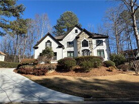 525 Lake Medlock Dr in Alpharetta, GA - Building Photo
