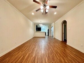 210 S Tesch St in Bellville, TX - Building Photo - Interior Photo