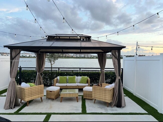 3328 W 114th Terrace in Hialeah, FL - Building Photo - Building Photo