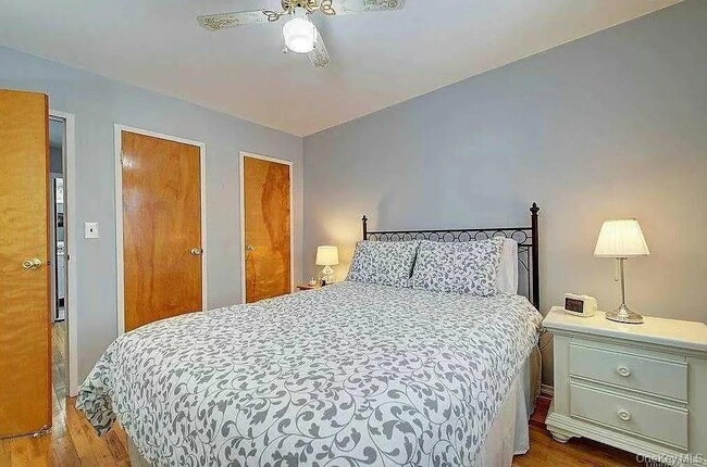 61-41 168th St in Queens, NY - Foto de edificio - Building Photo