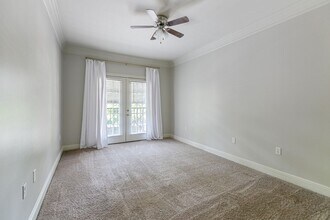 7248 Perkins Rd in Baton Rouge, LA - Foto de edificio - Building Photo