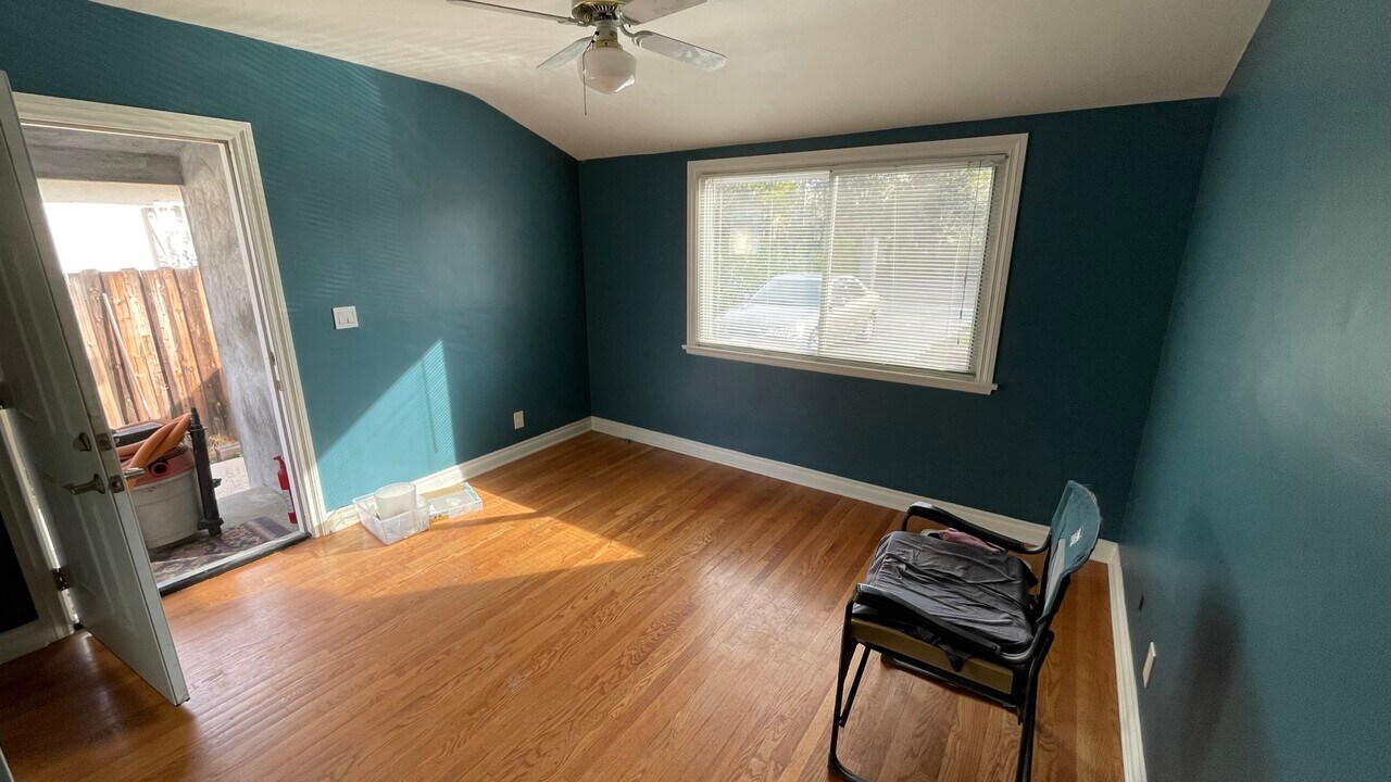 15719 Rayen St in North Hills, CA - Building Photo