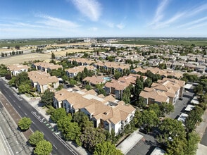 Sierra Oaks in Turlock, CA - Foto de edificio - Building Photo