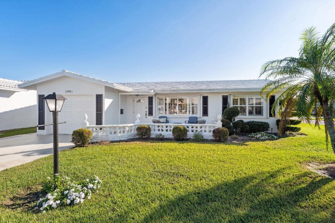 2398 SW 11th Ave in Boynton Beach, FL - Building Photo