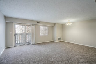 Woodrun Apartments in Cuyahoga Falls, OH - Building Photo - Interior Photo
