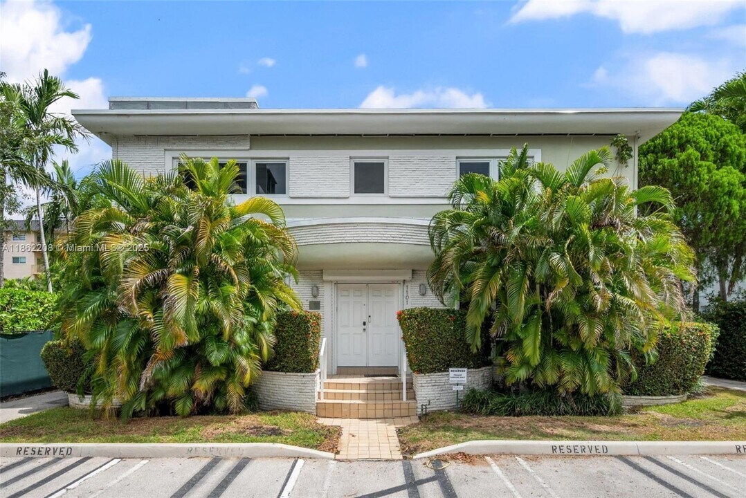 1101 98th St in Bay Harbor Islands, FL - Building Photo