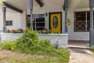 463 Sprucewood Ln in San Antonio, TX - Foto de edificio - Building Photo