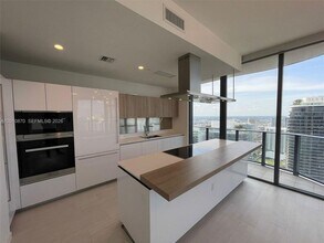 1000 Brickell Plaza, Unit 5908 in Miami, FL - Building Photo - Building Photo