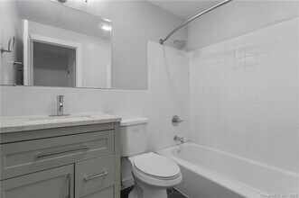 280 Collins St, Unit 412 in Hartford, CT - Building Photo - Building Photo