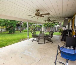 9910 SW 73rd St in Miami, FL - Building Photo - Building Photo