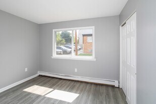 Blackwood Falls in Blackwood, NJ - Building Photo