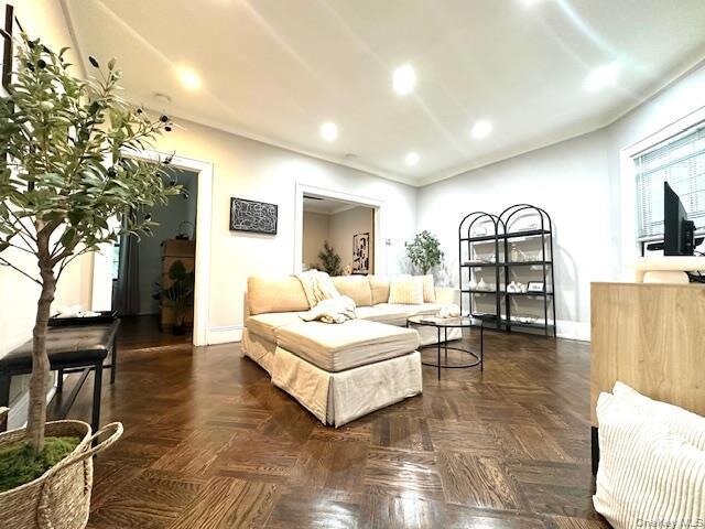 22-13 38th St in Queens, NY - Building Photo