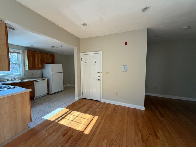 454 Green St, Unit 9