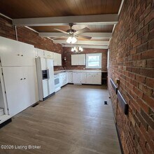 2465 Chapeze Ln in Shepherdsville, KY - Building Photo - Building Photo