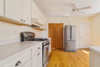 18 Newcastle Rd, Unit R in Boston, MA - Foto de edificio - Building Photo