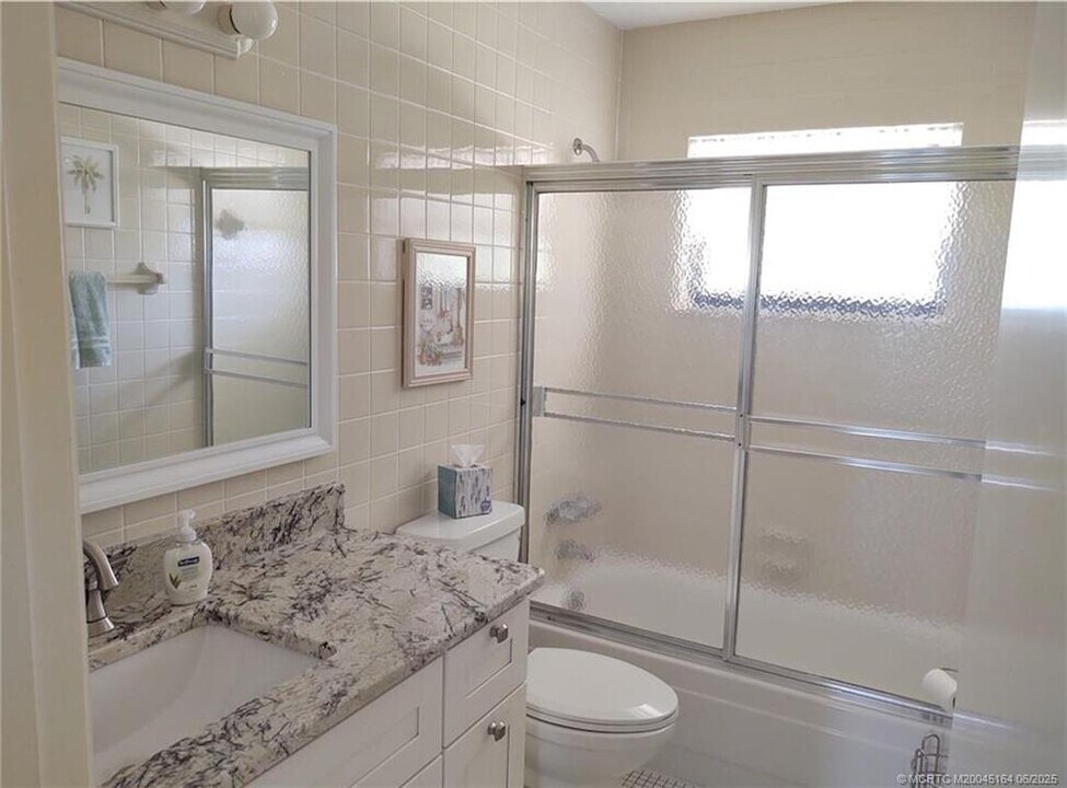 5211 SE Sea Island Way in Stuart, FL - Building Photo
