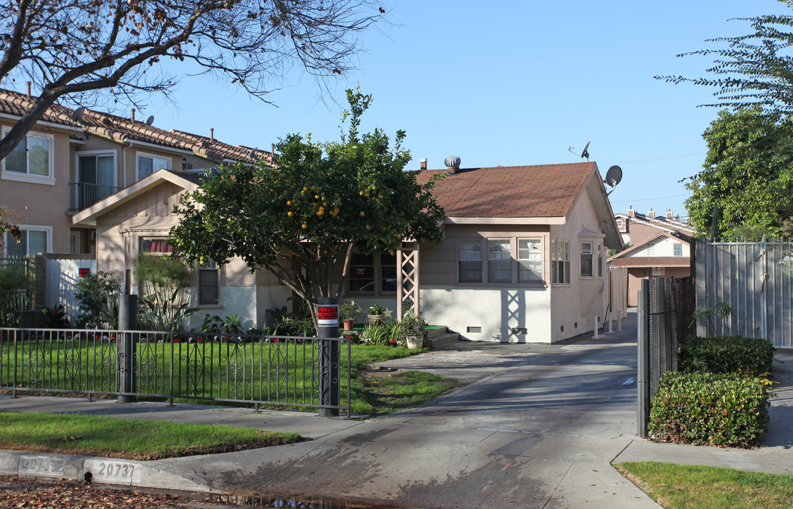 20739 Seine Ave in Lakewood, CA - Building Photo