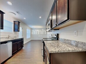 1812 Mahogany Wood Trail in Knoxville, TN - Building Photo - Building Photo