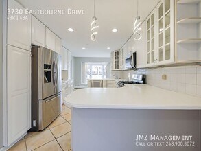 3730 Eastbourne Dr in Troy, MI - Building Photo - Building Photo