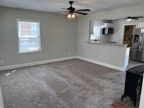 3625 Flint St in Greensboro, NC - Foto de edificio - Building Photo