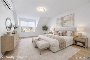 27 Village Rd in Milford, CT - Building Photo